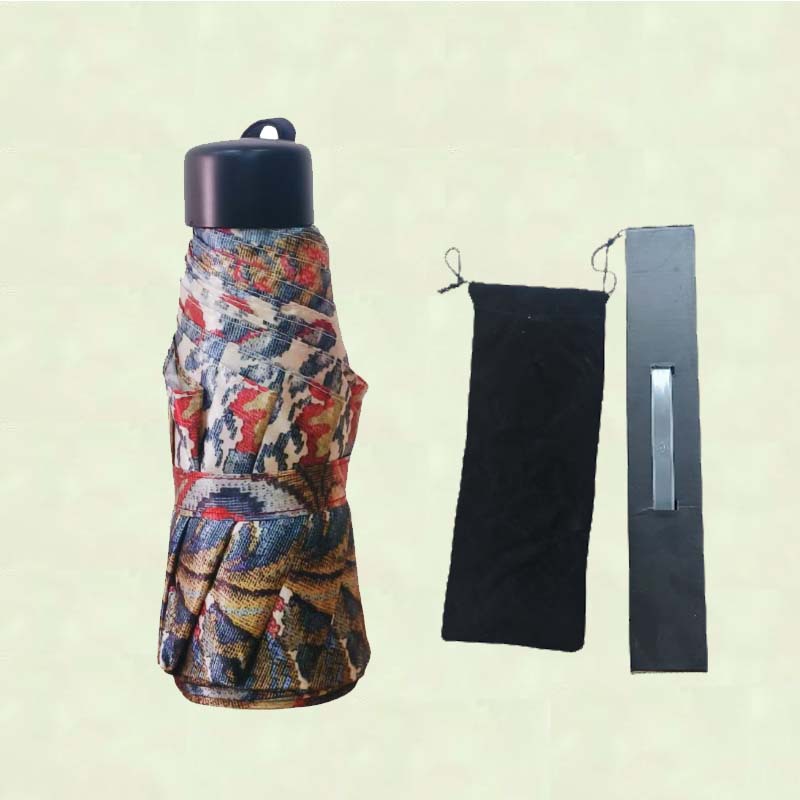 50% off개의 초경량 꽃송이 우산이 정교하게 포장되어 제공됩니다.