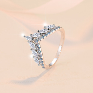 925 Silver Women's Ring Simulation Wishing V Crown Ring Inlaid Horse Eye Moissanite Europe and America Hot in stock Wholesale