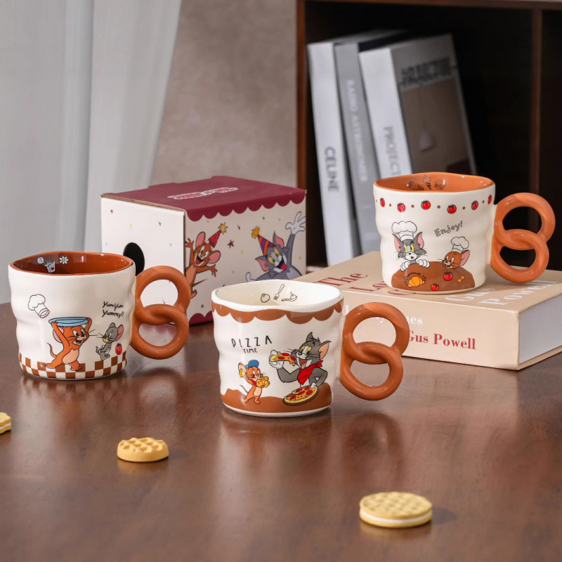 Gatos y ratones de dibujos animados tazas de cerámica tazas de agua caseras tazas de desayuno de dormitorio tazas de leche regalo de mano tazas lindas
