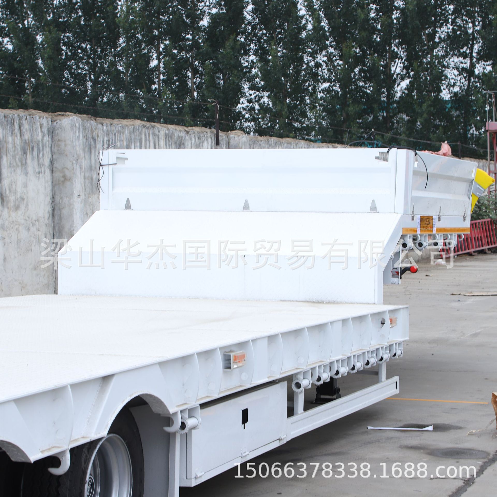 Professional heavy-duty towable flatbed trailer for excavators, integrated plug-in-type excavator trailer, fully-hitched excavator trailer