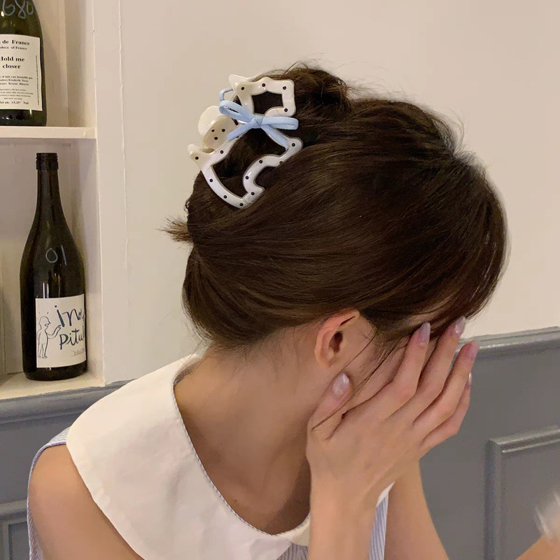 2025年新作フレンチサテン三角グリッパー、女性用ハイエンド後頭部ヘアシャーククリップ、気質と多用途のヘアアクセサリー|undefined
