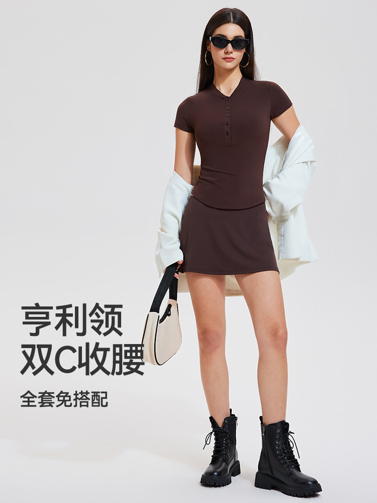 Conjunto de camisa y falda corta de manga corta estilo Henry para mujer, transpirable, de corte ajustado, estilo moderno para verano, conjunto deportivo de secado rápido para mujer.