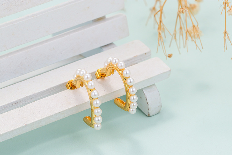 Fashion Irregular Face Pearl C-type Earrings Wholesale display picture 2