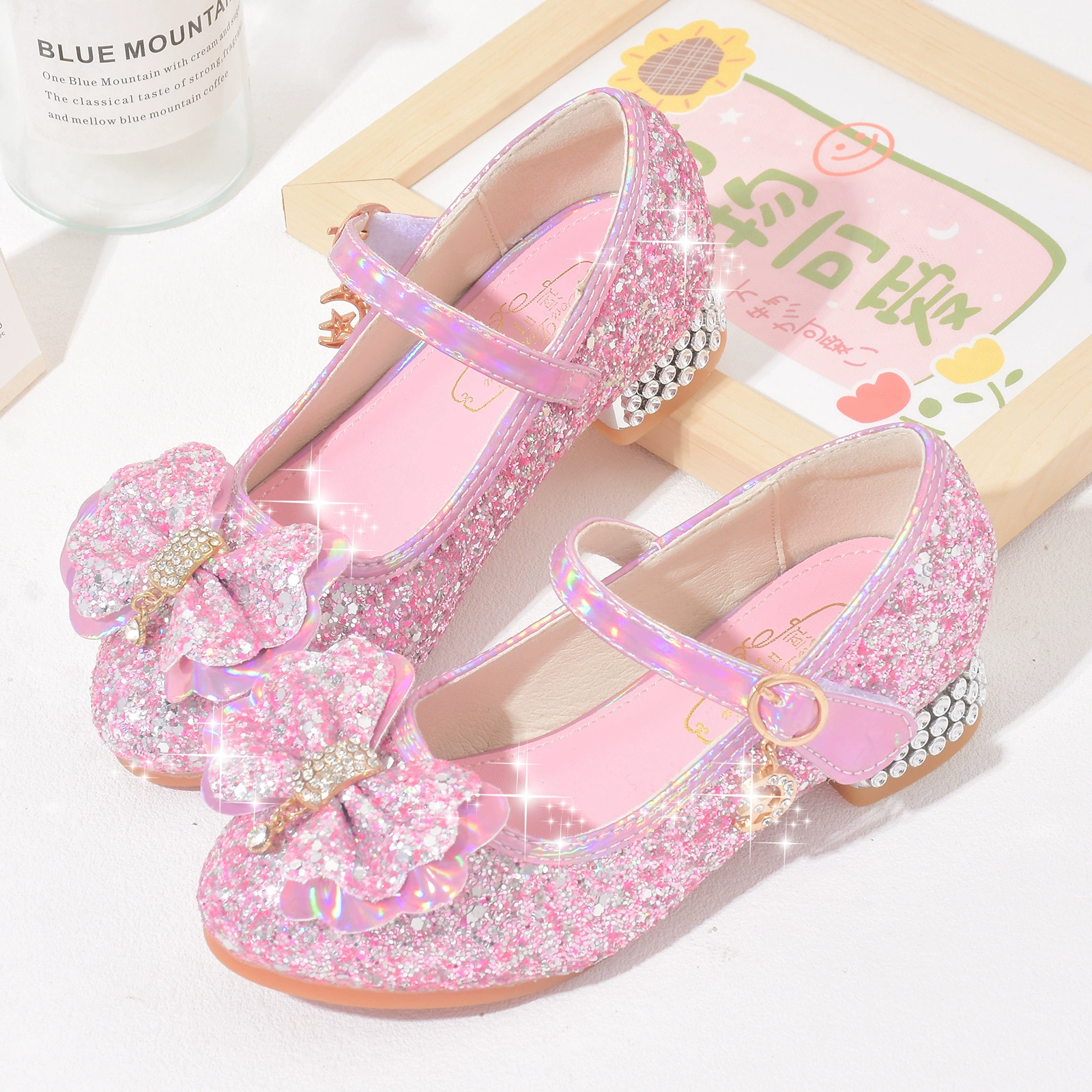 Однослойные туфли на высоком каблуке для девочек, весенне-осенние туфли с бантом и стразами, мягкая подошва, обувь принцессы для маленьких девочек, детская кожаная обувь среднего и большого размера