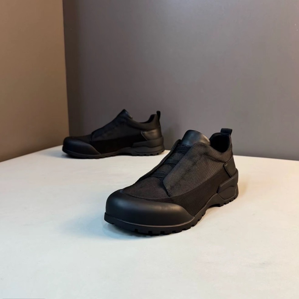 Sneakers for leisure