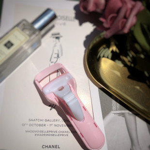 Eyelash Curler Turns into Sunflower Partial Wide-Angle Eyelash Curler in Seconds, Portable and Does Not Pinch the Eyes, Small Segmented Curler