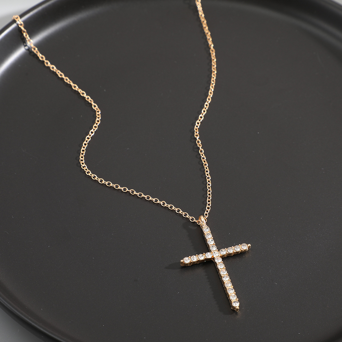 collana con ciondolo a croce con diamanti caldi, ciondolo alla moda semplice e creativo, catena per clavicola_voghion.com