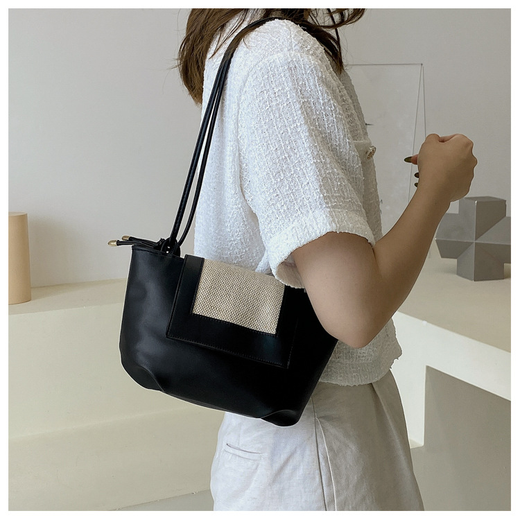 Korean New Fashion Retro Woven Fold Shoulder Messenger Bag Wholesale Nihaojewelry display picture 1