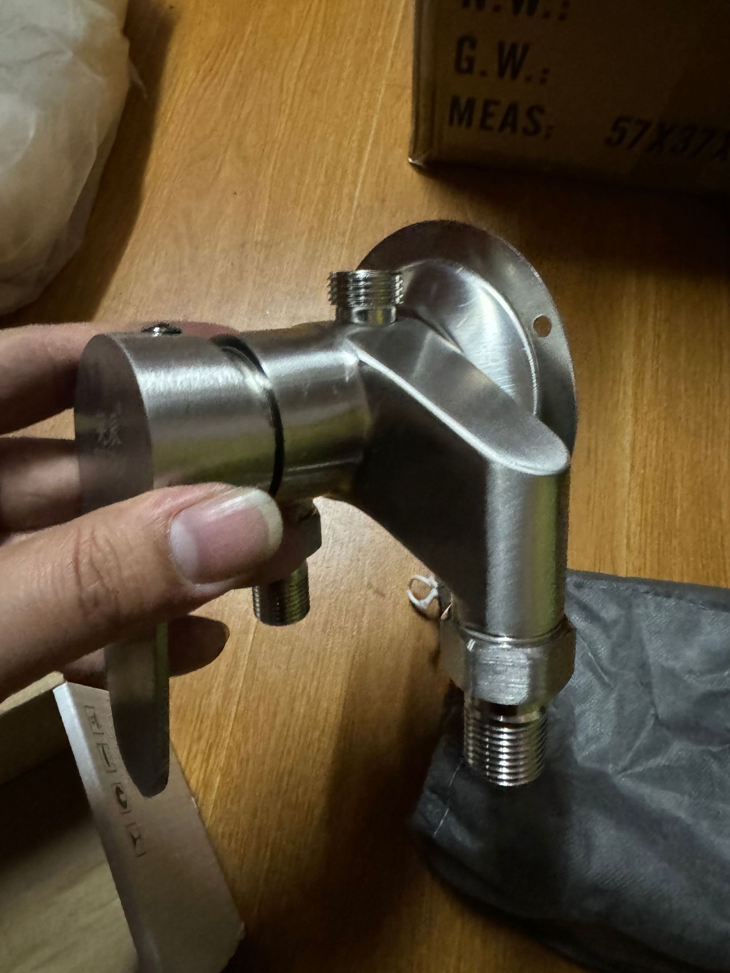 Copper exposed shower, bathroom, shower head, faucet, solar bath, water inlet, stainless steel cold and hot water mixing valve undefined