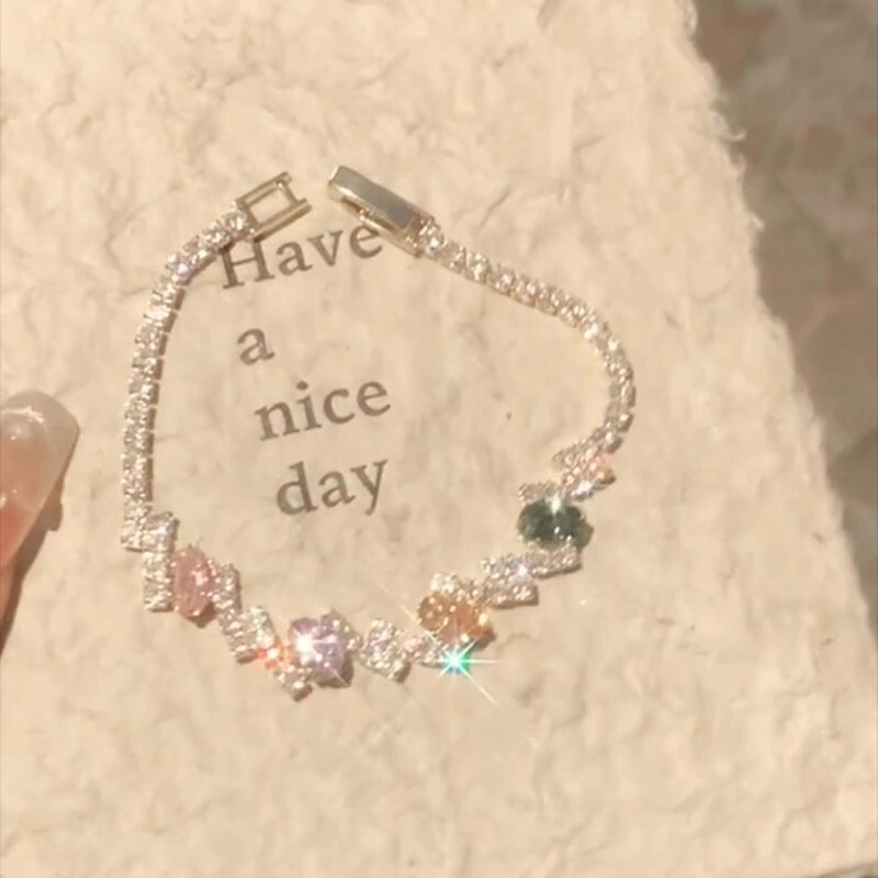 Fugitive Princess Pink Diamond Bracelet for Women, Exquisite Design, Simple Girly Heart Jewelry, Sparkling Ice Cube Bracelet for Women