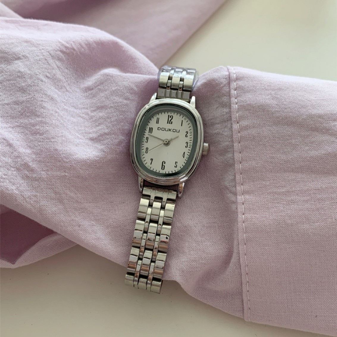 Doukou Live Broadcast New Oval Digital Scale Watch Women's Compact Steel Band Quartz Women's Watch Cross-Border Supply