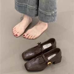 フランスのレトロな黒いメアリーの靴の太さとハイヒールの女性の靴の早秋にスカートの靴の英倫の小さい靴を配合します。