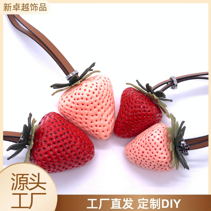 爆款清新树脂草莓包包挂件亚克力真皮ins钥匙扣挂饰可爱少女心