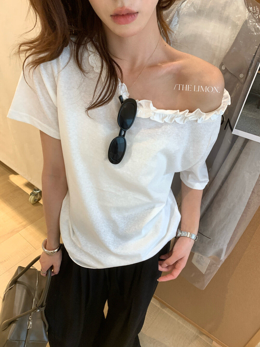 Áo thun nữ tay ngắn cổ lệch vai kết hợp ren bèo nhún phong cách Pháp — màu đen, màu trắng, Tro xi măng, Bột tím chi tiết 10