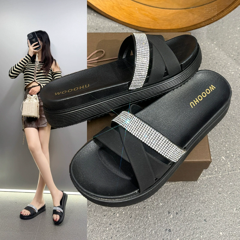 Трансграничное поколение увеличило толстое дно тапочки женские летние 2025 новые наружные пляжные холодные тапочки кроссовер шлепанцы