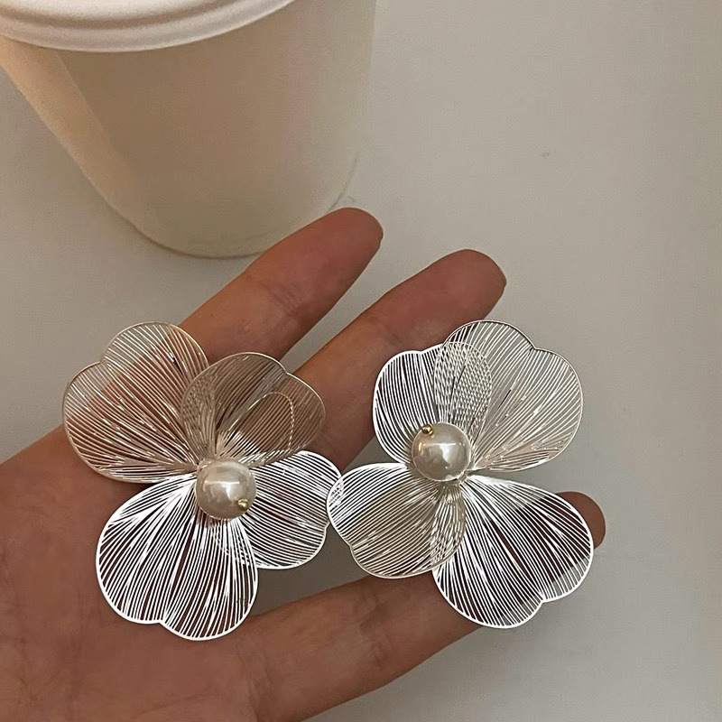Flower Pattern Women's Gender 1 Pair Simple Style Flower Inlay Alloy Pearl Ear Studs