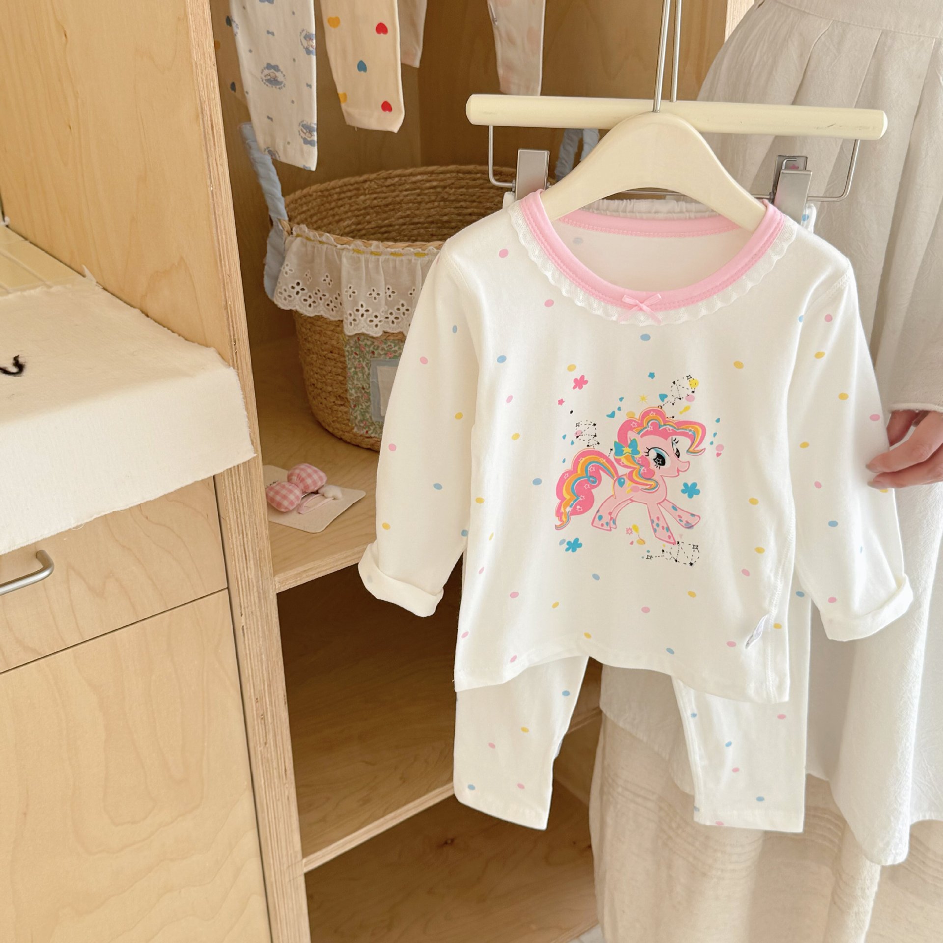 [personalizada] pijamas de niñas algodón sin hueso abrigo de otoño pantalones de otoño ropa para el hogar bebé primavera y otoño conjunto de dibujos animados al por mayor