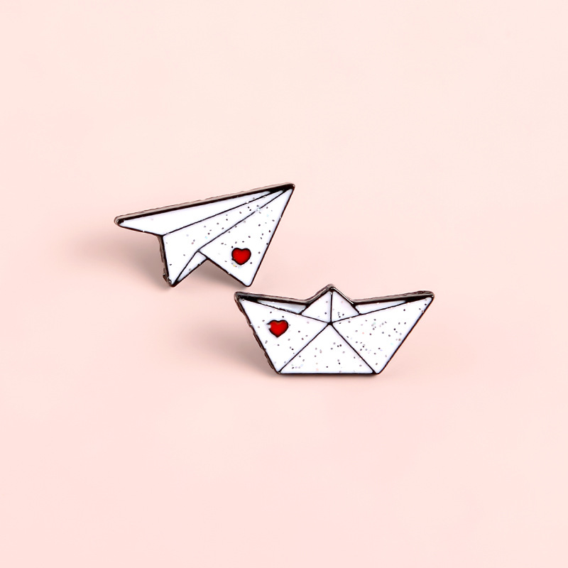Simple Style Pin Heart Shape Paper Airplane Alloy Stoving Varnish Unisex Brooches display picture 9