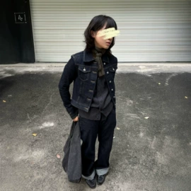 女式牛仔裤;女式T恤;休闲裤