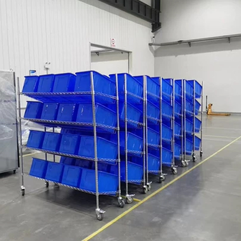 電気商はトラックの手押し車の倉庫を拾って宅配便を分けてトラックの倉庫を分けて車の材料棚を分けて移動してトラックを拾う