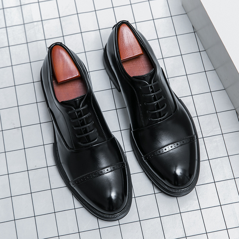 2024 zapatos de cuero brillantes zapatos de hombre estilo inglés de negocios zapatos de trabajo casuales versátiles casados zapatos de hombre