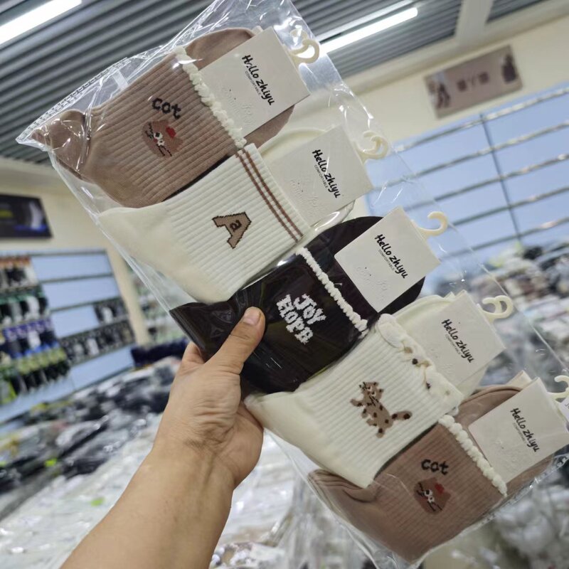 Zhiyu autumn and winter men's and women's sports cotton socks comfortable cotton socks women's socks men's socks Zhiyu autumn and winter men's and women's sports cotton socks comfortable cotton socks women's socks men's socks