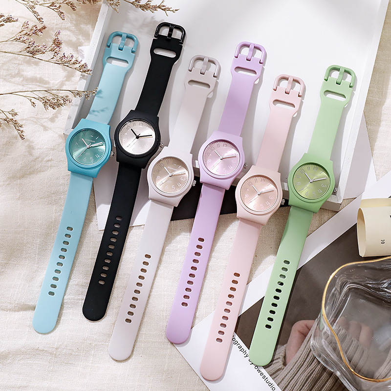 Reloj de estudiante de color caramelo fresco pequeño casual simple reloj de cuarzo de silicona digital de moda para mujer reloj para niños