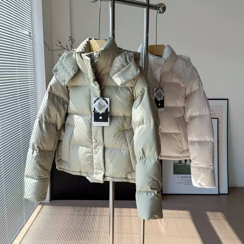 Four-grid 90% white duck down women's short puffer jacket, 2026 winter new style, hooded, thickened, for petite figures Four-grid 90% white duck down women's short puffer jacket, 2026 winter new style, hooded, thickened, for petite figures