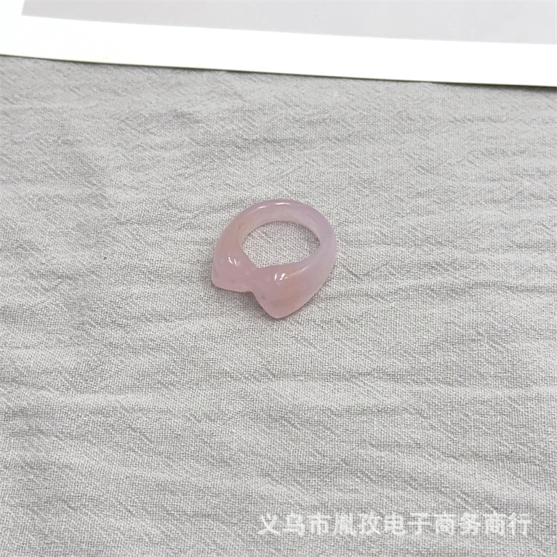 Japonés y coreano transfronterizo nuevo anillo de arco de efecto de nube de resina fresco dulce viento red anillo de diseño rojo