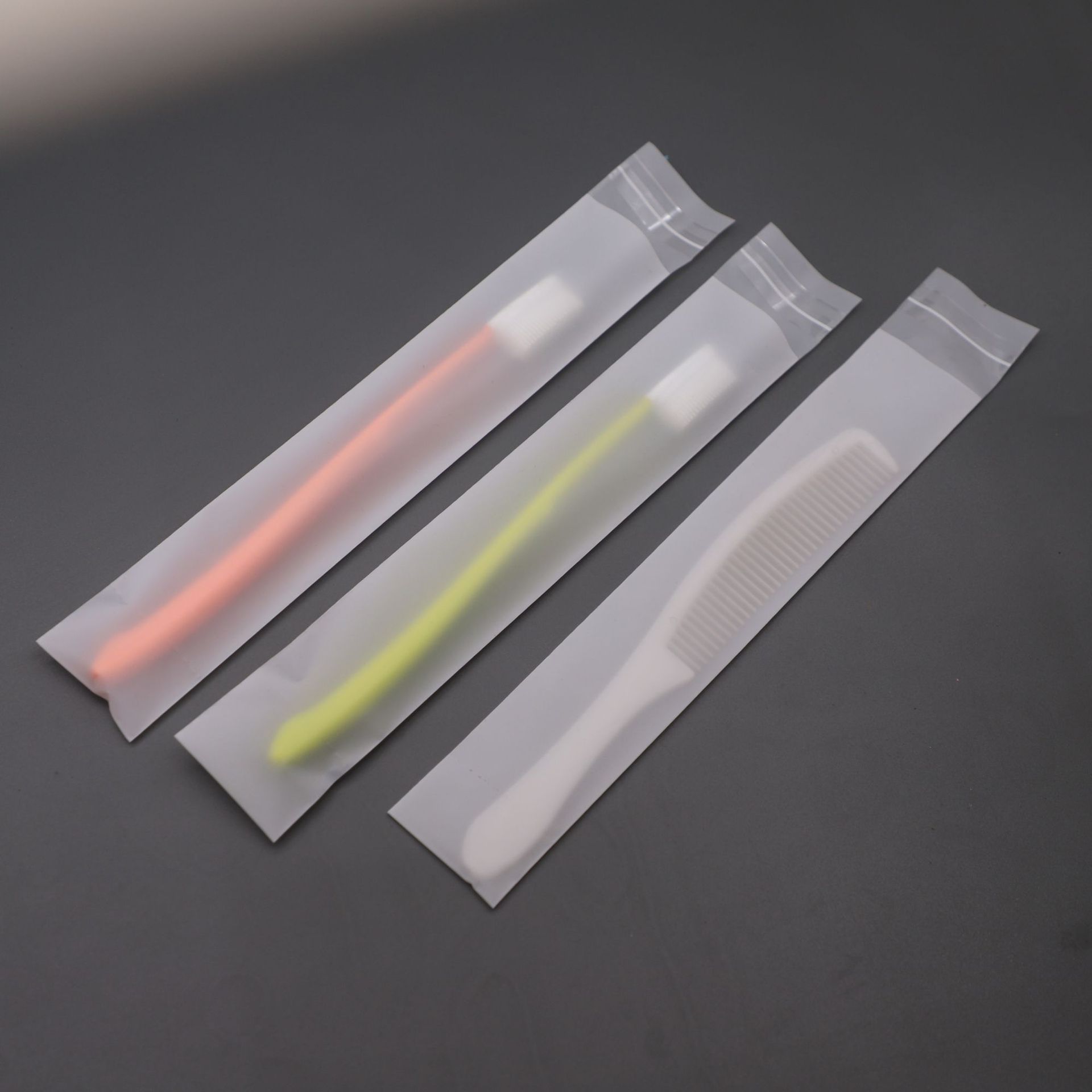 厂家批发酒店一次性牙具梳子刮胡刀磨砂半透明不干胶自粘袋印刷字