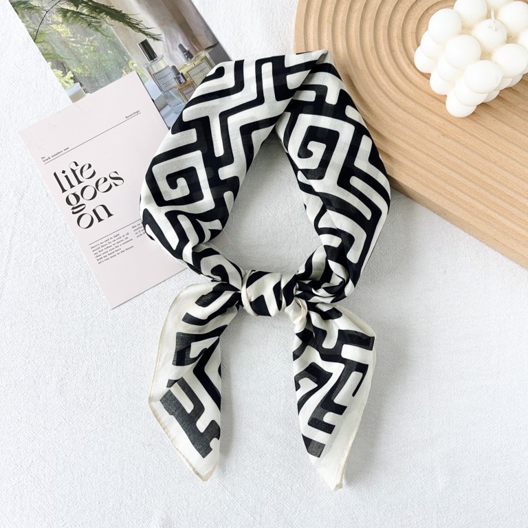 Pañuelo de seda con letras de laberinto de todo fósforo de moda coreana "Silk" para mujer, bufanda transpirable delgada de primavera y verano, pañuelo de protección solar