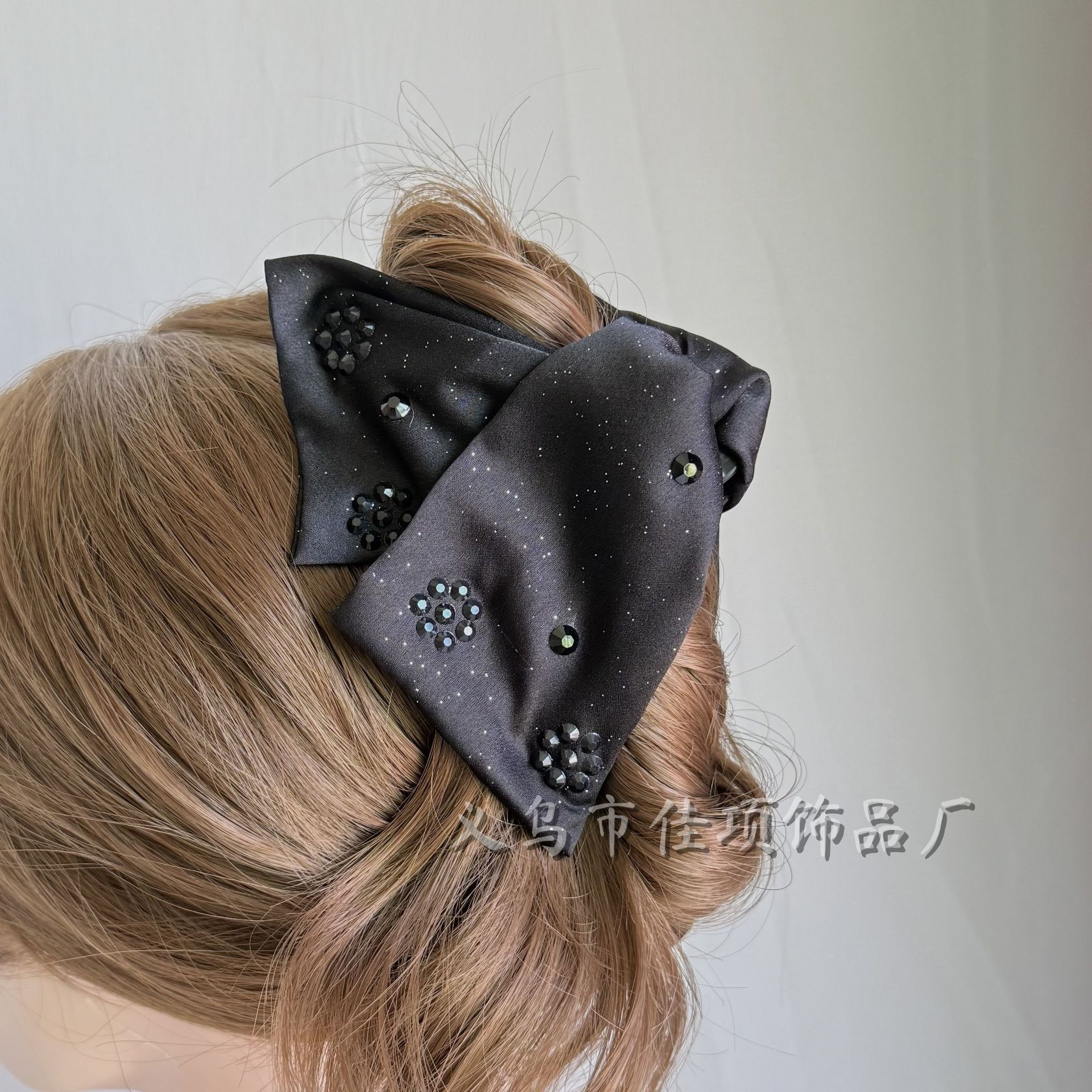 Louis Star Clamp Hepburn Style Satin Shining Diamond Shark Clip High Temperament Triangle Cross Hair Accessories for Women