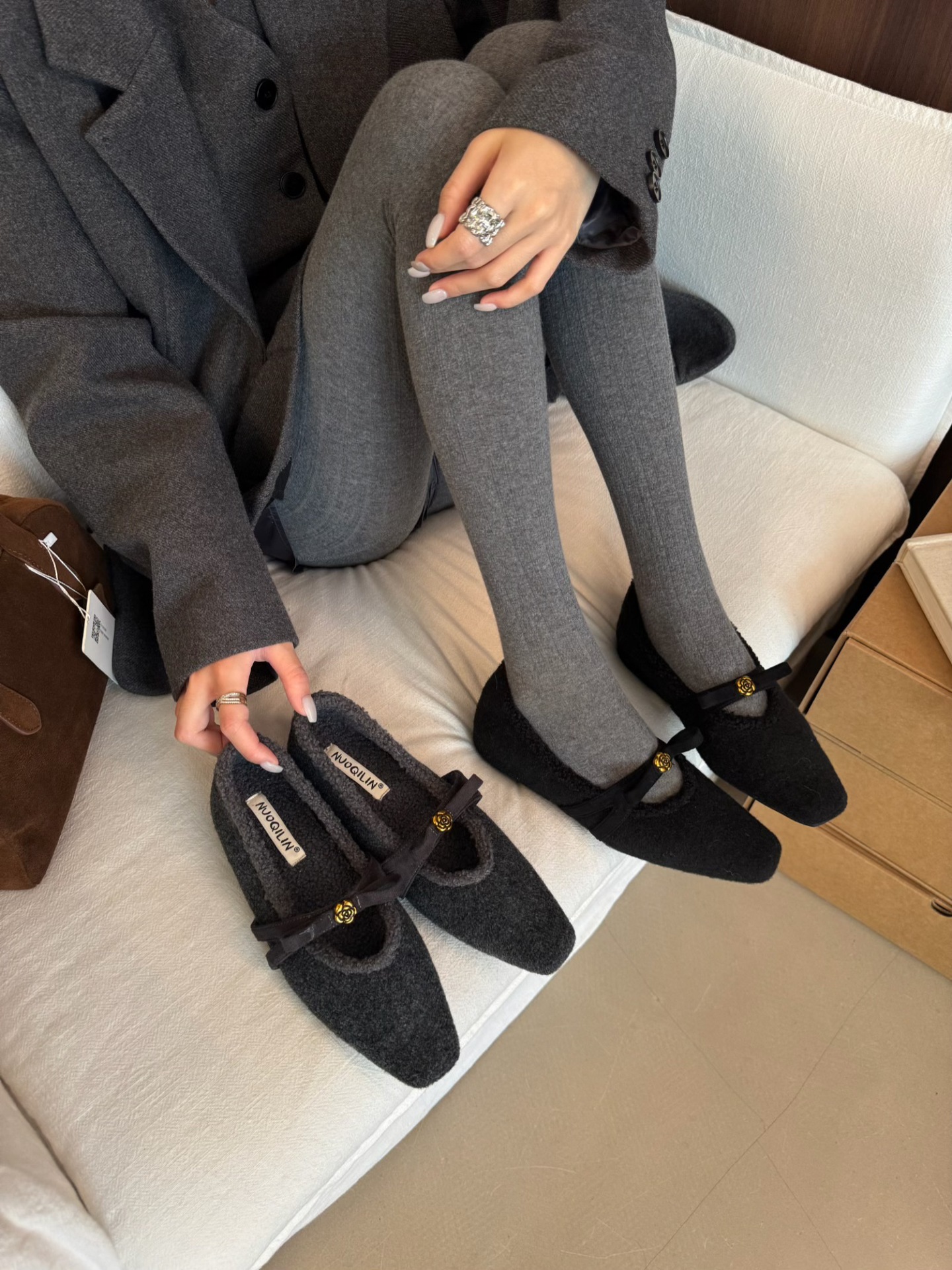 2025冬内加绒保暖玛丽珍鞋女尖头蝴蝶结毛毛鞋软底浅口单鞋