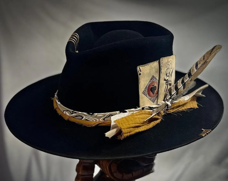 Fashion wool hat with yellow decoration and feathers_voghion.com