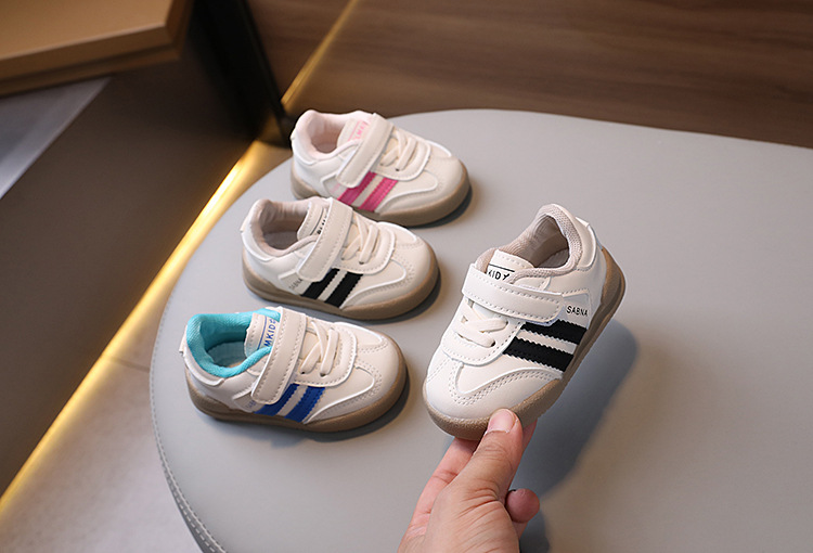 2024 Hierscht neit villsäitegt Board fir Jongen a Meedercher, däitsch Trainingsschong, mëll Sohlen Anti-Rutsch Puppelchers-Trëppelschong_voghion.com