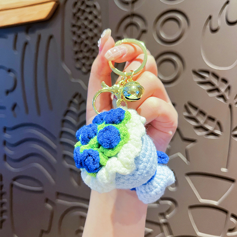 オリジナルの毛糸のかぎ針編みの花のキーホルダーは赤いバラのかわいいヒマワリの学生のカバンのペンダントの贈り物を模倣します。|undefined