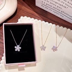 欧米のクロスボーダーの花のネックレスは軽くて高級感があります。