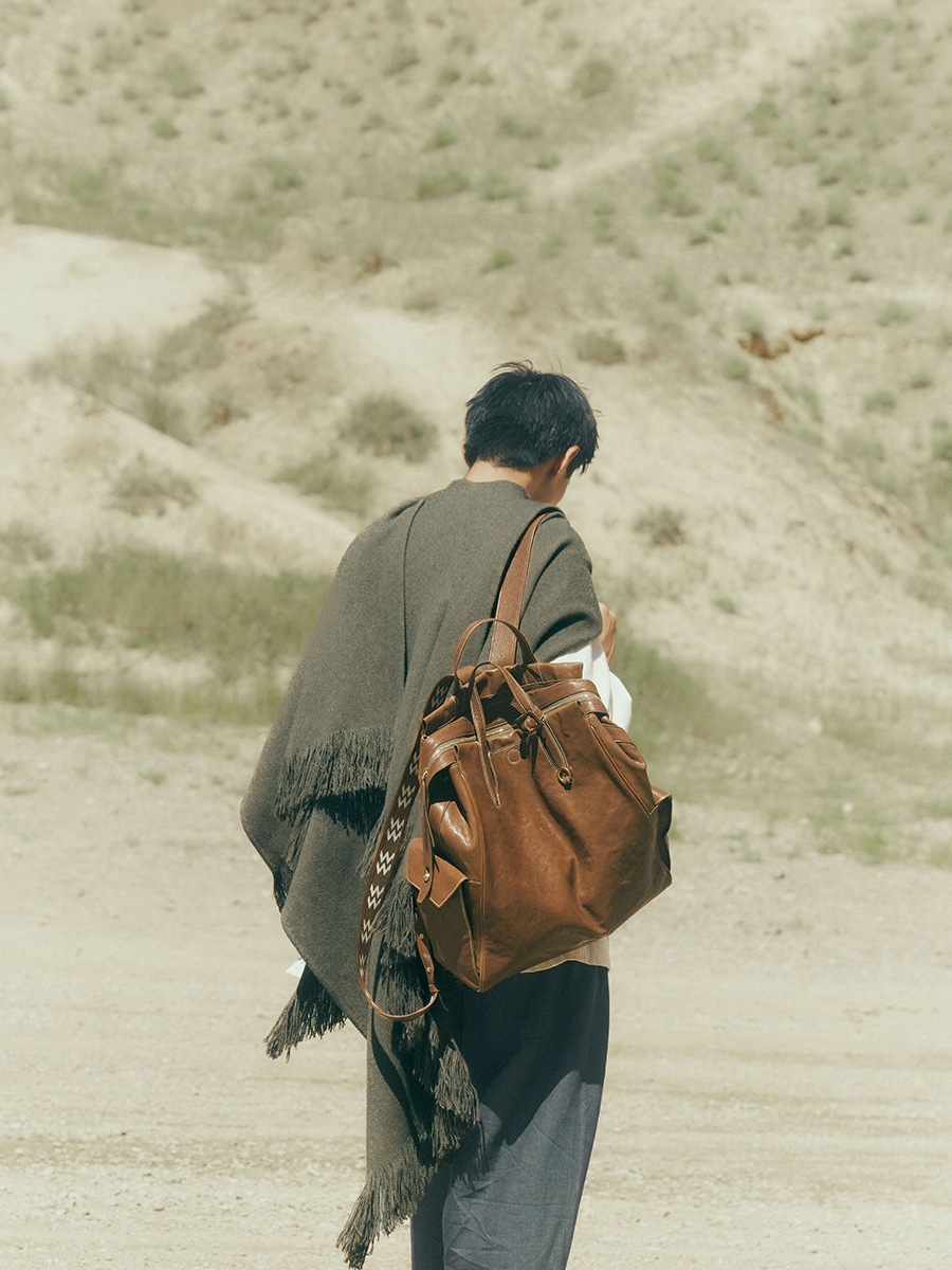 宋山下には追跡シリーズの大サイズのリュックサックがあります。