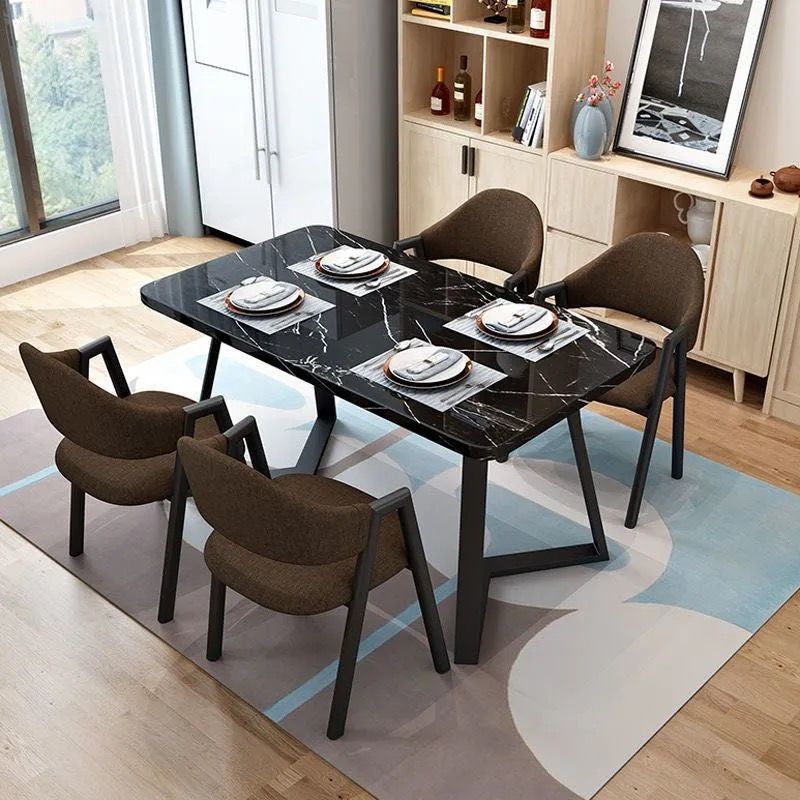 검은색 대리석 테이블 + 갈색 천 의자 4개