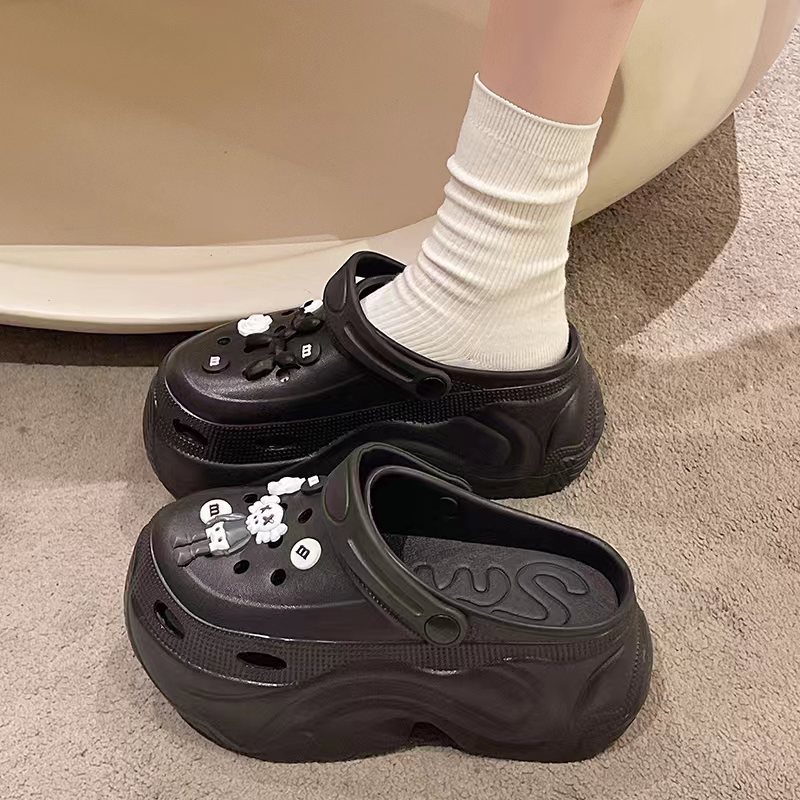 5691 mom street black