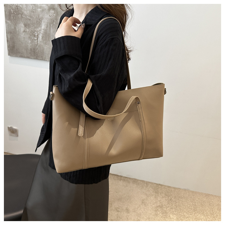 Retro texture commuting solid color simple 2024 autumn new large-capacity single-shoulder bag with a relaxed underarm tote bag undefined