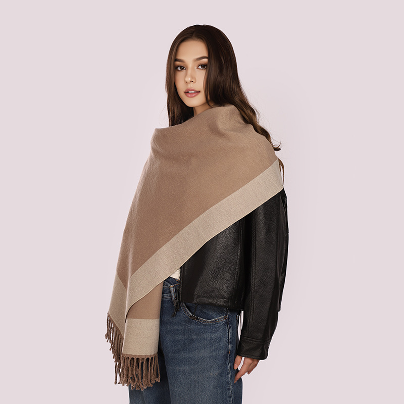 Nueva bufalla de mujer transfronteriza color de color 2025 temperamento de moda estilo de invierno caliente bufandas cómodas multiusos