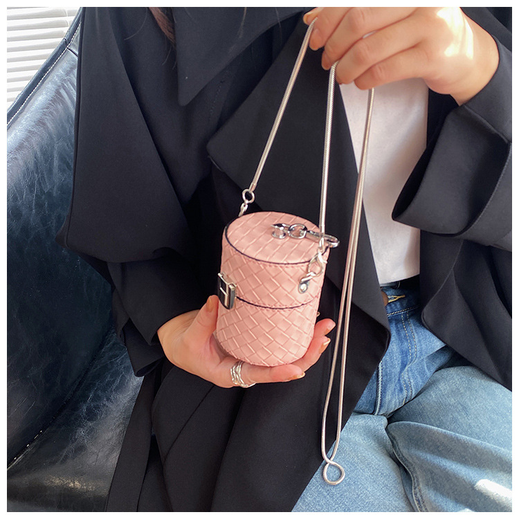 Bucket Bag Personality Chain Box Bag Woven Autumn And Winter 2021 New Shoulder Messenger Bag display picture 20