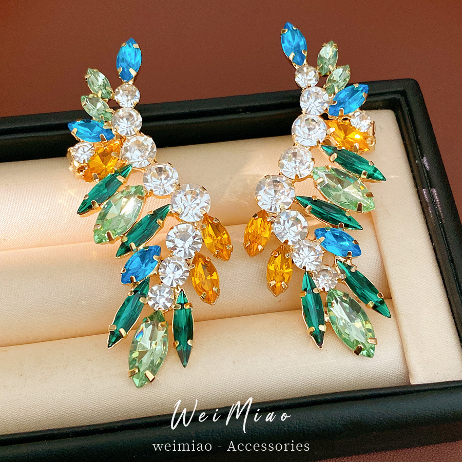 Aguja de plata de color diamantes redondos arroz pendientes ligeros de lujo de alta calidad personalidad exquisita pendientes de moda nicho orejas para mujeres