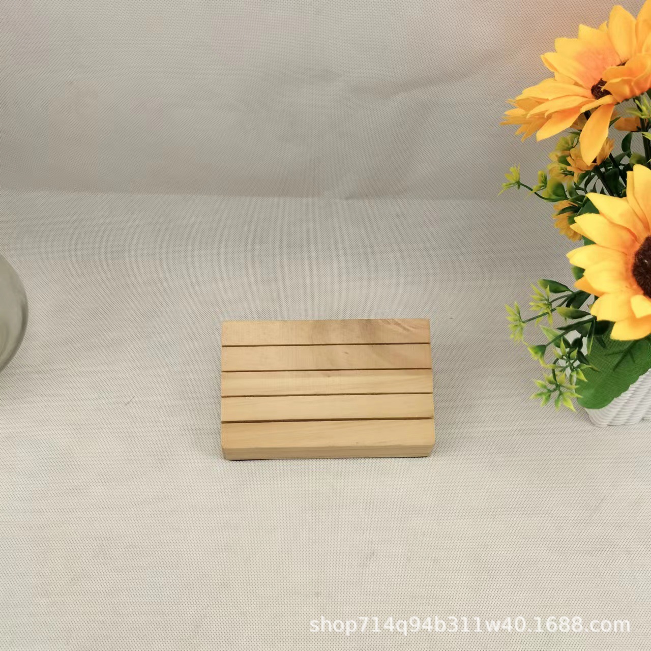 Una pieza al por mayor de madera jugando a los naipes soporte de madera de la exhibición de la tarjeta de juego de la familia