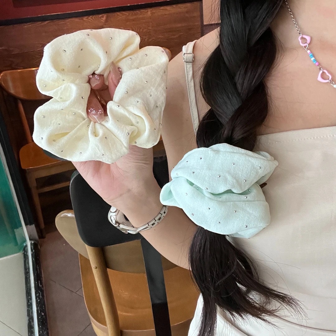 Blågrön siden-scrunchie i fransk stil håraccessoar_voghion.com