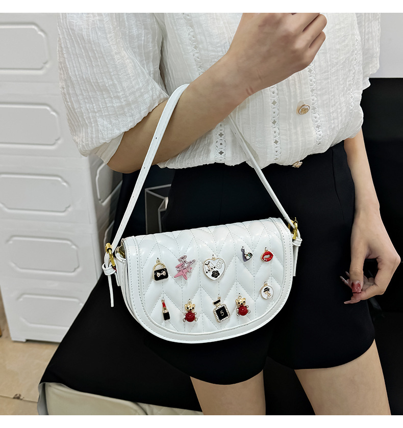 Women's Medium Pu Leather Lingge Streetwear Dumpling Shape Magnetic Buckle Saddle Bag display picture 19