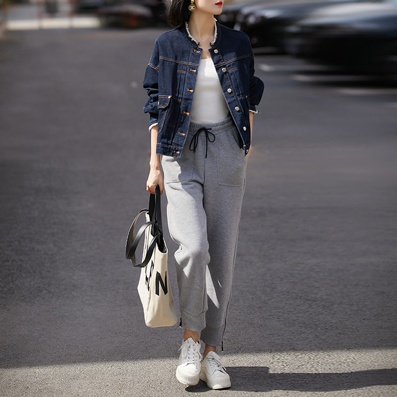 Áo khoác denim nữ cổ tròn tay dài màu xanh đậm phong cách vintage tôn dáng — Màu xanh đậm