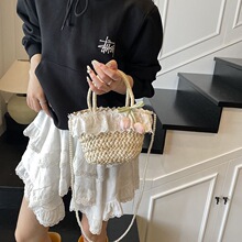 荷叶边手提包编织包女2025新款可爱夏天小清新海边沙滩包草编包潮