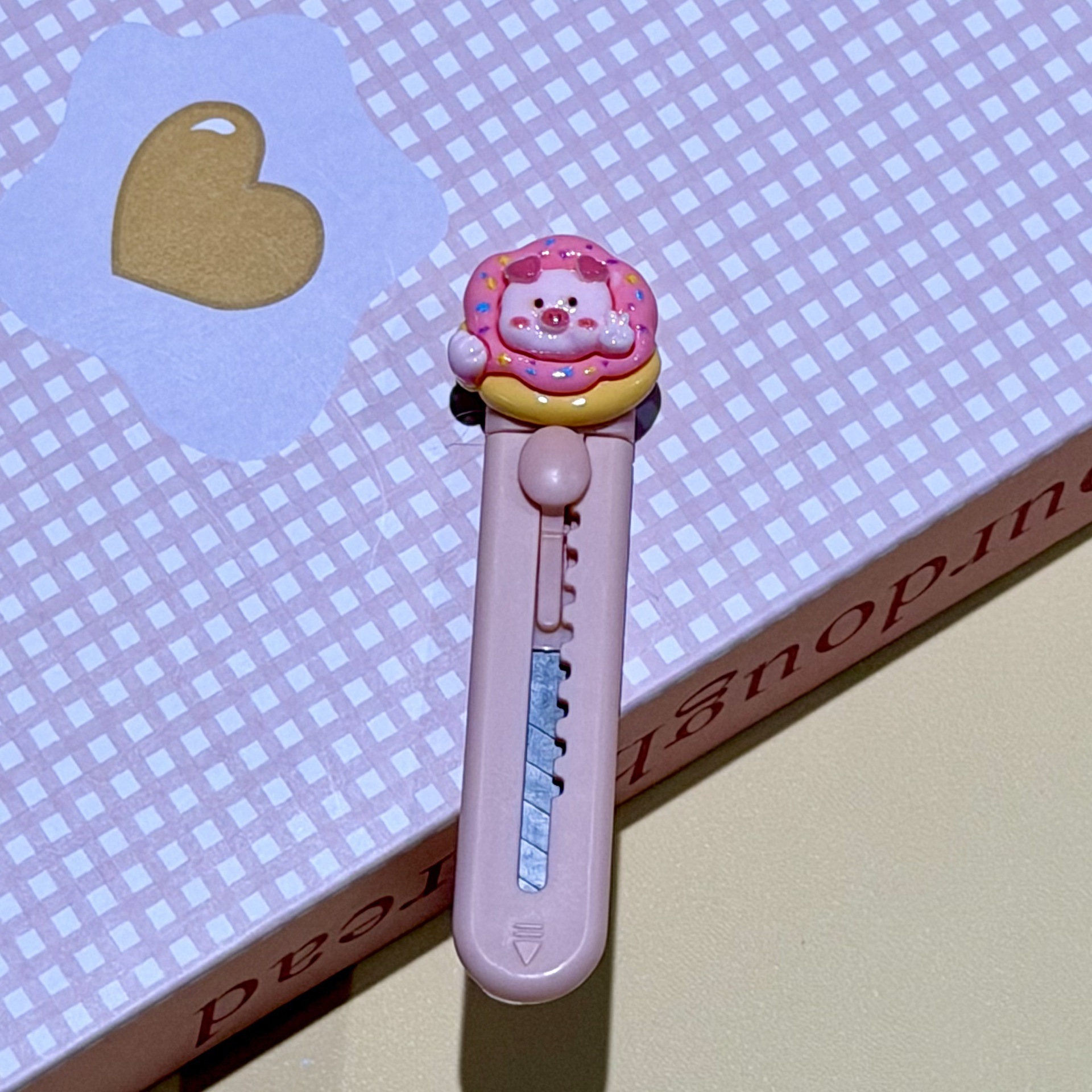 Cuchillo de resina de cerdo en polvo pequeño mini empuje cuchillo de papel pintado cuchillo de entrega rápida cuchillo de corte DIY para estudiantes